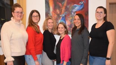 Bild: bö
Die Bürgerliste "aktives Hohenburg" tritt erstmals bei einer Kommunalwahl an und besteht ausschließlich aus Frauen. Von links: Anna-Lena Fruth, Andrea Spitzberg, Nicola Brew-Sam, Lena Weber, Dominique Baumer und Sonja Myers.