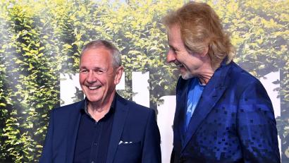 Bild: Britta Pedersen/dpa-Zentralbild/dpa
Die beiden Moderatoren Fritz Egner und Thomas Gottschalk verbindet eine lange Freundschaft. (Archivbild)