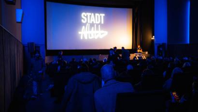 Bild: Noah Wegmüller-Kocher
Am Mittwochabend fand die Premiere des Films "Stadt Null" im Neue-Welt-Kino in Weiden statt.