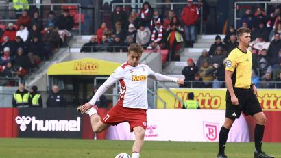 Bild: saj
Der Einsatz von Noel Eichinger beim SSV Jahn in Hoffenheim ist wegen einer Grippe gefährdet.