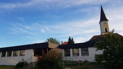 Archivbild: gi
Der Kindergarten muss saniert und erweitert werden - oder vielleicht doch neu gebaut? Die Pläne sollen Anfang 2026 vorgestellt werden, hieß es in der Bürgerversammlung. Das bedeutet für den ohnehin verschuldeten Markt Moosbach enorme finanzielle Anstrengungen.