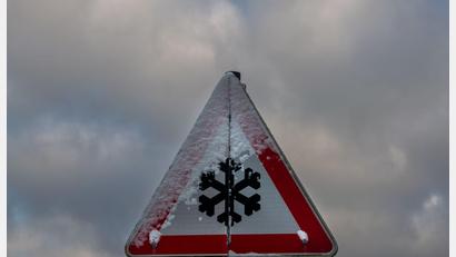 Bild: Stefan Puchner/dpa
Frost, Glätte, Schnee: Der Winter meldet sich zurück. (Illustration)