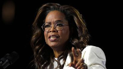 Bild: Matt Rourke/AP/dpa
Oprah Winfrey sieht das neue Gesetz in Australien als Chance für Jugendliche. (Archivbild)