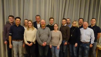 Bild: Houschka
Vier Frauen und zehn Männer treten für die parteilose Wählergemeinschaft Wolfring zur Gemeinderatswahl am 8. März 2026 an. Listenführer ist Ferdinand Graf zu Eltz (Siebter von links).