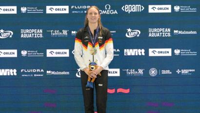 Bild: Wojciech Szubartowski/PAP/dpa
Isabel Gose durfte sich bereits über ihre zweite Goldmedaille freuen. (Archivbild)