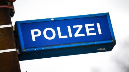 Bild: Sina Schuldt/dpa
Die Polizei nahm den Mann noch vor Ort fest. (Symbolbild)