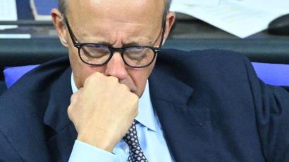 Bild: Christophe Gateau/dpa
Die Rente ist durch - was kommt nun als nächstes auf den Kanzler zu?