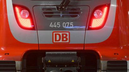 Bild: Felix Hörhager/dpa
Als Ursache für den Schmorgeruch wird ein technischer Defekt vermutet, so ein Bundespolizeisprecher. (Symbolbild)