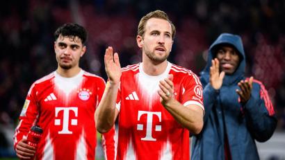 Bild: Tom Weller/dpa
Dreifachtorschütze beim Sieg in Stuttgart: Bayern-Star Harry Kane (M.).