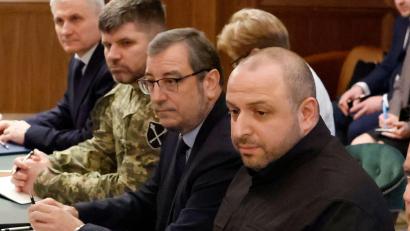 Bild: Terry Renna/AP/dpa
Die USA und die Ukraine beraten weiter über Eckpunkte eines Friedensplans. (Archivbild)