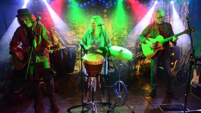 Bild: Kunz
"Jara Milo" waren kurzfristig bei der "Open Stage" im "Kulturbahnhof Parapluie" in Weiden für eine Band eingesprungen, die kurzfristig absagen musste.