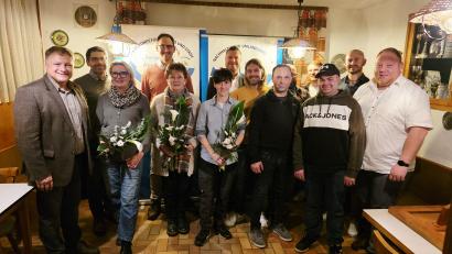 Bild: Verena Ziegler 
Auf dem Bild von links: Josef Lehner, Thorsten Herzing, Martina Geyer, Johannes Deinzer, Maria Regn, Caroline Rupprecht, Bernhard Ziegler, Simon Schwendner, Christoph Rupprecht, Jürgen Lehner, Philipp Lehner, Xaver Leipold, Peter Höllerer, Fabian Schwemmer.
