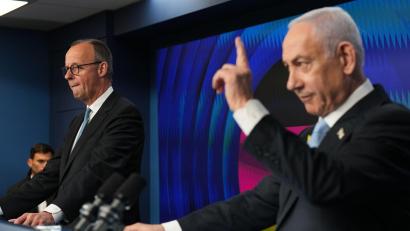 Bild: Ariel Schalit/Pool AP/AP/dpa
Richtig gute Freunde sind die beiden nicht, aber sie kamen in Jerusalem gut miteinander zurecht.