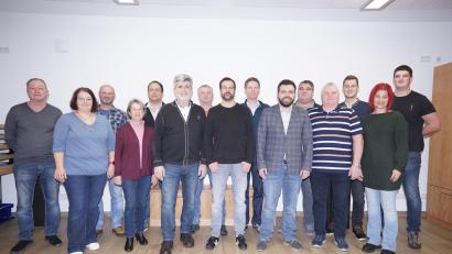 Bild: nib
Die Kandidaten der WG Fensterbach-Högling, von links: Peter Fröde, Daniela Wiesgickl, Josef Scheibl, Gerlinde Ott, Stefan Brunner, Peter Hofrichter, Michael Piehler, Christian Obendorfer, Gerhard Flierl, Hubert Meierhofer jun. Tobias Gleißner, Siegfried Schlosser, Christian Niedermeier, Katrin Bauer, Julian Ries. Es fehlt: Michael Schmidbauer.