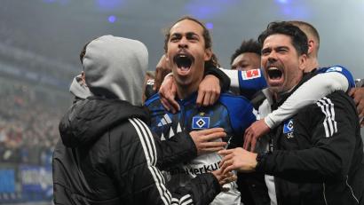 Bild: Marcus Brandt/dpa
Yussuf Poulsen schießt HSV zum Derbysieg.