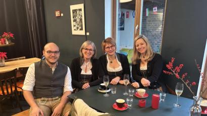 Bild: Steffi Daubenmerkl
Von links: Philipp Bauriedl von Bocklblech, das Gesangstrio TriAngel mit Doris Völkl, Andrea Götz und Steffi Daubenmerkl.