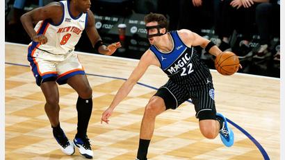 Bild: John Munson/AP/dpa
Franz Wagner (r) wird den Orlando Magic erst einmal fehlen.