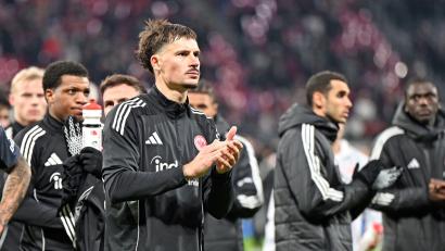 Bild: Jennifer Brückner/dpa
Fordert eine deutliche Steigerung in Barcelona: Eintracht-Kapitän Robin Koch.