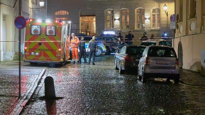 Bild: Tizian Gerbing/dpa
Mit einem Schuss ins Bein hat die Polizei in Ansbach am Samstag einen 47-Jährigen gestoppt, der ein Messer bei sich gehabt haben soll.