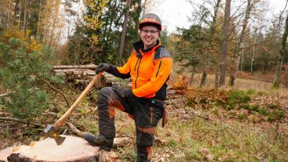Bild: Marco Meier
Der frisch gebackene Forstwirtschaftsmeister Julian Brandner aus Preisdorf liebt seinen Beruf. Schon in jungen Jahren entdeckte er seine Leidenschaft für den Wald.