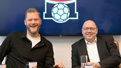 Bild: Michael Schwartz/dpa
Sportdirektor Johannes Bitter (l) und Geschäftsführer Christian Hüneburg tragen seit Oktober 2024 die Verantwortung beim HSV Hamburg.