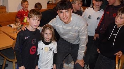 Bild: bkr
Ganz nah dran an Toni Langsteiner: Der angehende Fußballprofi nahm sich viel Zeit für seine Fans.