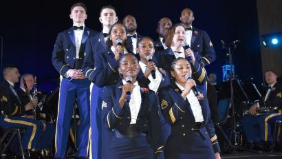 Bild: rgr
Das traditionelle Weihnachtskonzert der United States Army Europe & Africa Band and Chorus (USAREUR-AF) findet in diesem Jahr am Freitag, 12. Dezember, in Grafenwöhr statt.