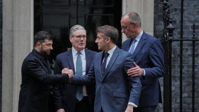 Bild: Kin Cheung/AP/dpa
Selenskyj bleibt nach einem Gespräch in London bei seinen roten Linien.