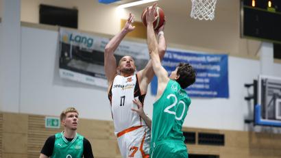 Bild: Dieter Jäschke
Vaclav Novak sucht den Weg zum Korb: Die Basketballer der DJK Neustadt unterlagen zu Hause gegen Baunach.