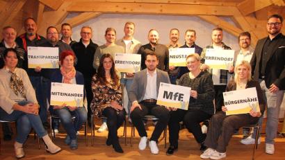 Bild: kro
20 Stadtratskandidaten, darunter Bürgermeisterkandidat, David Frischholz, sind von der Wählervereinigung "Miteinander für Erbendorf" nominiert worden.