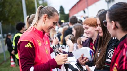 Bild: Marius Becker/dpa
Im Nationalteam ist das Interesse an Bayerns Klara Bühl & Co. deutlich größer als in der Bundesliga.