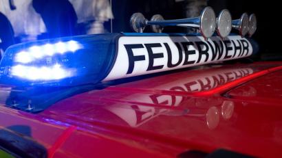 Symbolbild: Sven Hoppe/dpa
Nach dem Feuer mit 100 toten Tieren in Schalkham (Landkreis Landshut) ist die Brandursache weiter unklar.