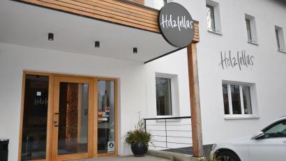 Bild: Thorsten Schreiber
Das "Holzfellas" in Wiesau will wieder neu durchstarten. Im Hotel sind seit November Übernachtungen möglich, das Restaurant ist allerdings aus personellen Gründen noch geschlossen.