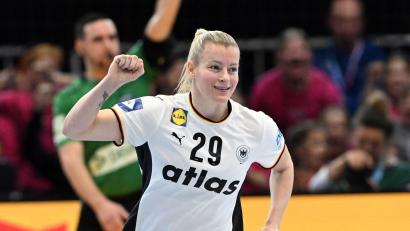 Bild: Federico Gambarini/dpa
Antje Döll führt die deutschen Handballerinnen erstmals bei einer WM als Kapitänin aufs Feld. (Archivbild)