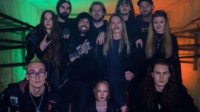 Bild: Vanessa Bedrunka
Das ist die Kerngruppe des VfB (Vollgas für Blastbeats) mit ihrem Vorsitzenden Timo Schertel (stehend, Dritter von links).