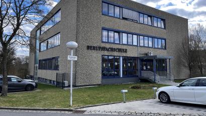 Archivbild: Stephan Huber
Die Berufsfachschule in Sulzbach-Rosenberg muss dringend saniert werden. Im Kreistag ging es darum, wo Kosten eingespart werden könnten.