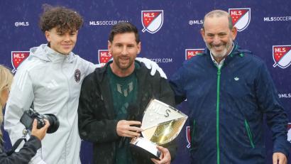 Bild: Marta Lavandier/AP/dpa
Lionel Messi (Mitte) ist zum MVP der Major League Soccer gewählt worden.