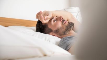 Bild: Christin Klose/dpa-tmn
Nächtliches Aufwachen ist ein normaler Bestandteil des Schlafs und meist unproblematisch, doch anhaltende Schlafprobleme mit Auswirkungen auf den Alltag erfordern professionelle Unterstützung.