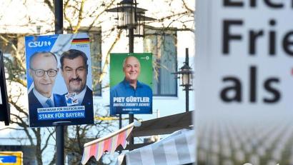 Archivbild: Petra Hartl
Mit einer neuen Regelung soll das Anbringen von Plakaten und sonstigen Anschlägen im Gemeindegebiet künftig klarer strukturiert und auf bestimmte Bereiche konzentriert werden.