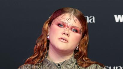 Bild: Friso Gentsch/dpa
Sängerin Loi musste lernen, mit sich selbst zu sein.