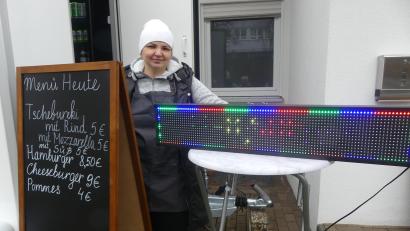 Bild: rn
Von ihrem Küchenwagen aus bereichert Svitlana Felberg das örtliche Speisenangebot