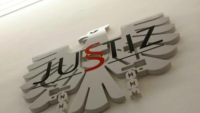 Bild: Erwin Scheriau/APA/dpa
Die Angeklagten wurden aus Mangel an Beweisen freigesprochen.