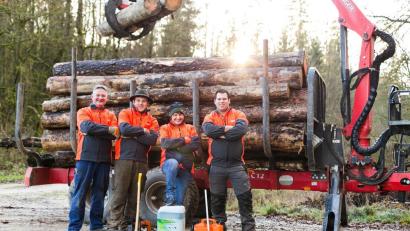 Bild: exb
Christian, Bernhard, Georgine und Andreas haben schon jede Menge Holz gemacht. Beim Forsttag sind beim Rester in Wernberg sämtliche Forstgeräte zu sehen – und natürlich gibt es dort auch immer alles, was man drumherum in der Forsttechnik benötigt.