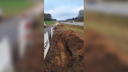 Bild: Deutsche Telekom
Um dieses Hauptkabel der Telekom geht es: Es wurde bei Bauarbeiten an der B 85 zwischen Amberg und Schäflohe an mehreren Stellen beschädigt - mit gravierenden Folgen für 40 Kunden.