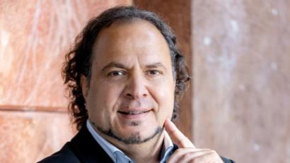 Bild: Monika Löff
Dilian Kushev lädt zum Neujahrskonzert nach Schwandorf ein.