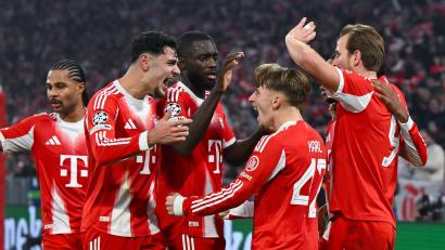 Bild: Sven Hoppe/dpa
Der FC Bayern jubelt weiter über Tore von Lennart Karl (m).