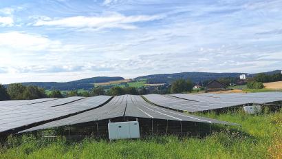 Symbolbild: Portner
Freiflächen-Photovoltaikanlagen wie diese sollen bei Pechtnersreuth "Am Gries" entstehen.