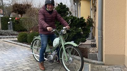 Bild: cv
Der Schwarzenfelder Walter Martin ist stolz auf seine komplett restaurierte NSU Quickly.