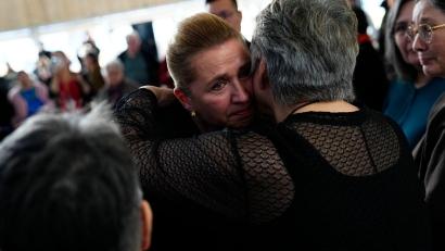 Bild: Mads Claus Rasmussen/Ritzau Scanpix Foto/AP/dpa
Ministerpräsidentin Mette Frederiksen hatte sich im September im Namen des dänischen Staates bei den Betroffenen auf Grönland entschuldigt. (Archivbild)