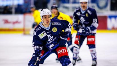 Archivbild: Gebert, Rudolf [gb] 
Der Ex-Weidener Vincent Schlenker schließt sich dem ESV Kaufbeuren an.